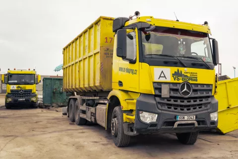 Mercedes-Benz Arocs s kontejnerovou nástavbou, Praha